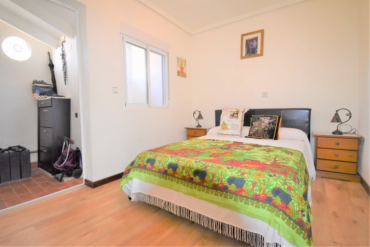 Se vende Villa - Chalet de 4 dormitorios en Costa Blanca, Alicante, España