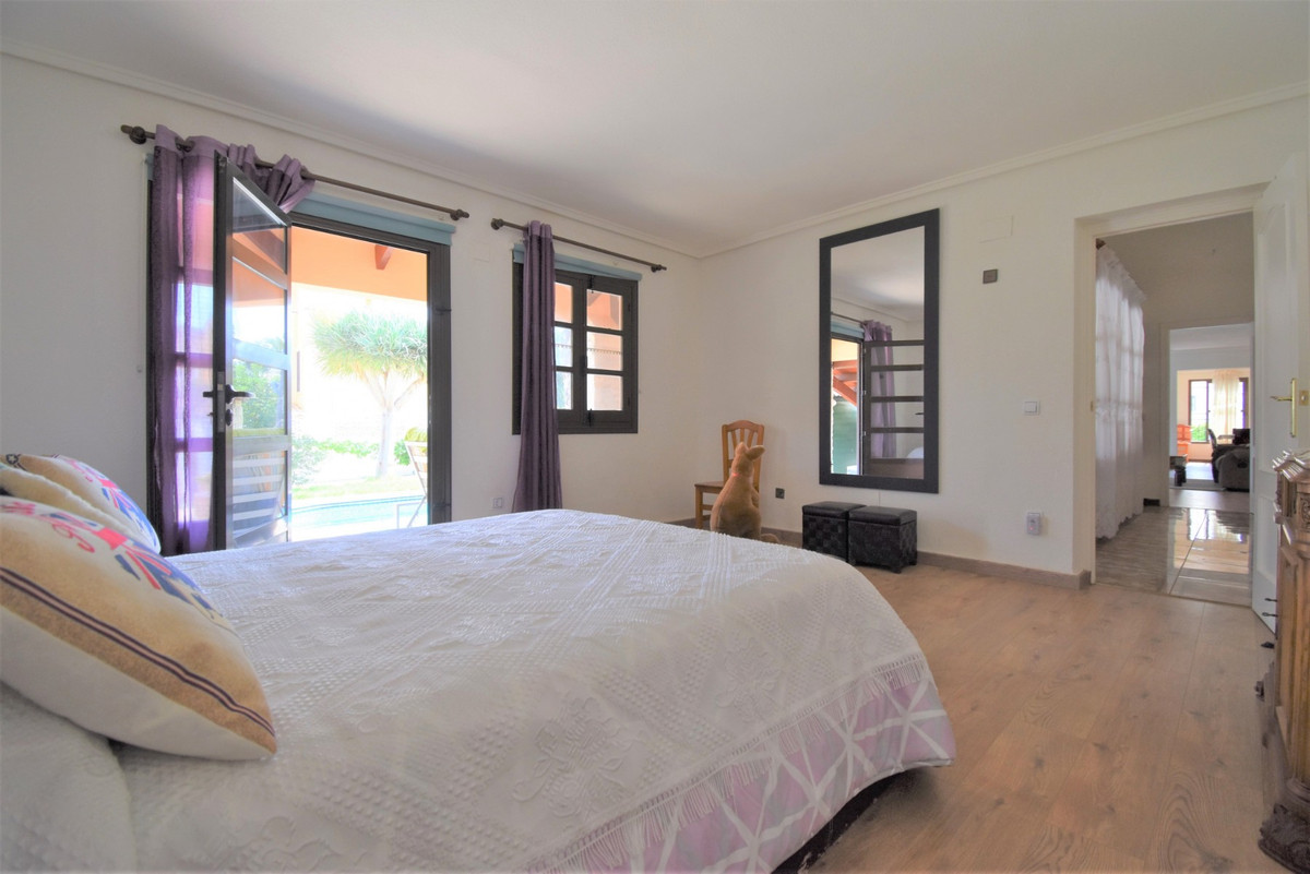 Se vende Villa - Chalet de 4 dormitorios en Costa Blanca, Alicante, España