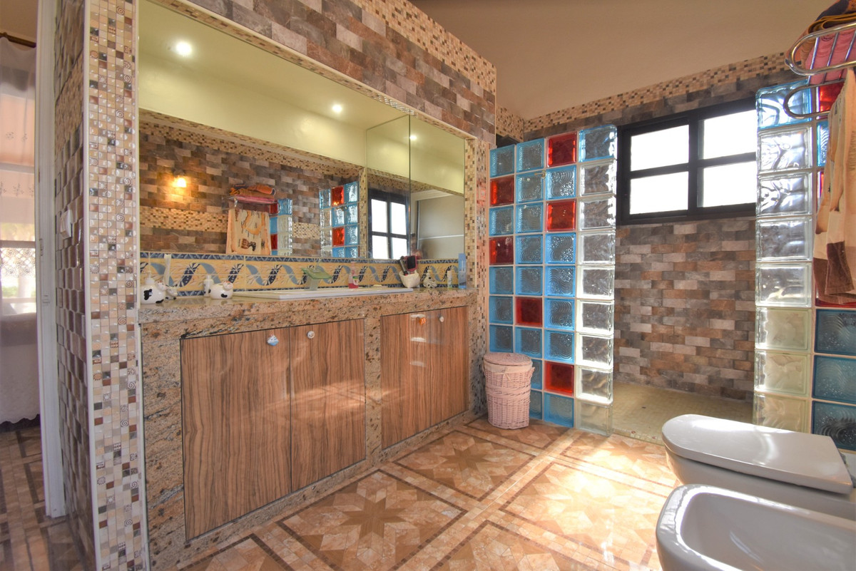 Se vende Villa - Chalet de 4 dormitorios en Costa Blanca, Alicante, España