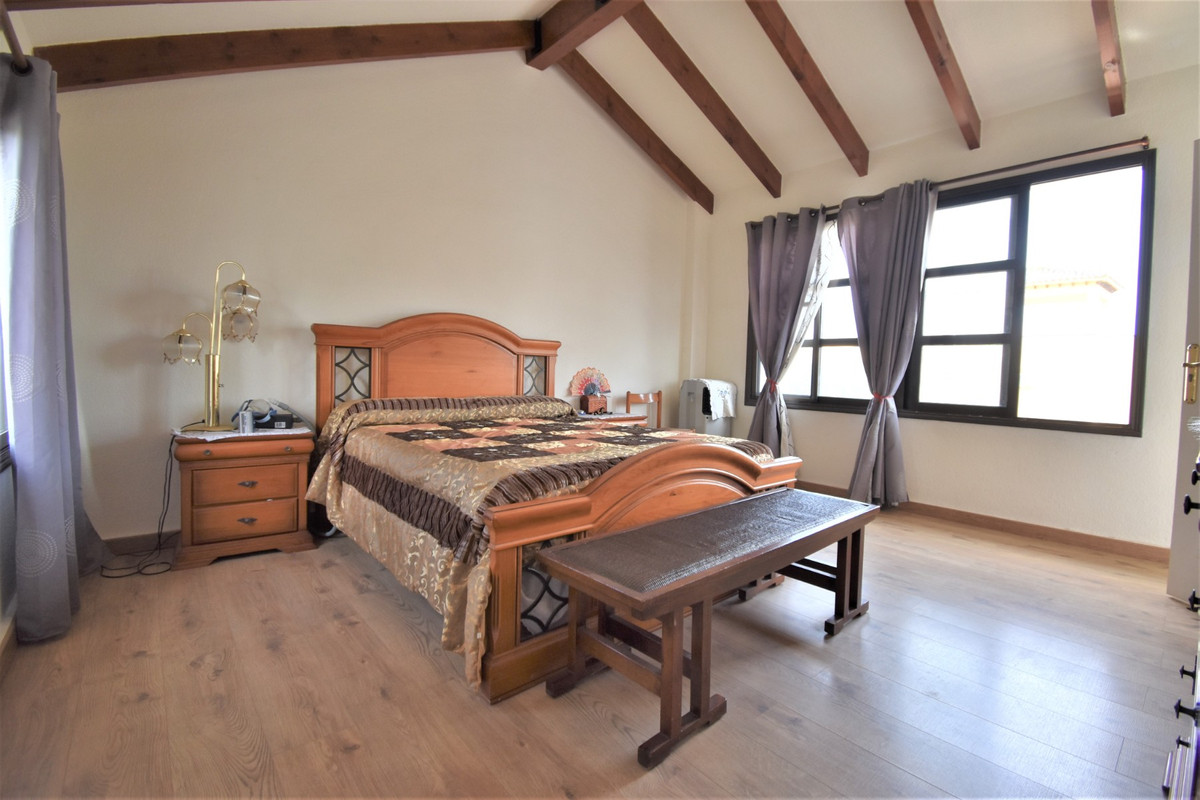 Se vende Villa - Chalet de 4 dormitorios en Costa Blanca, Alicante, España