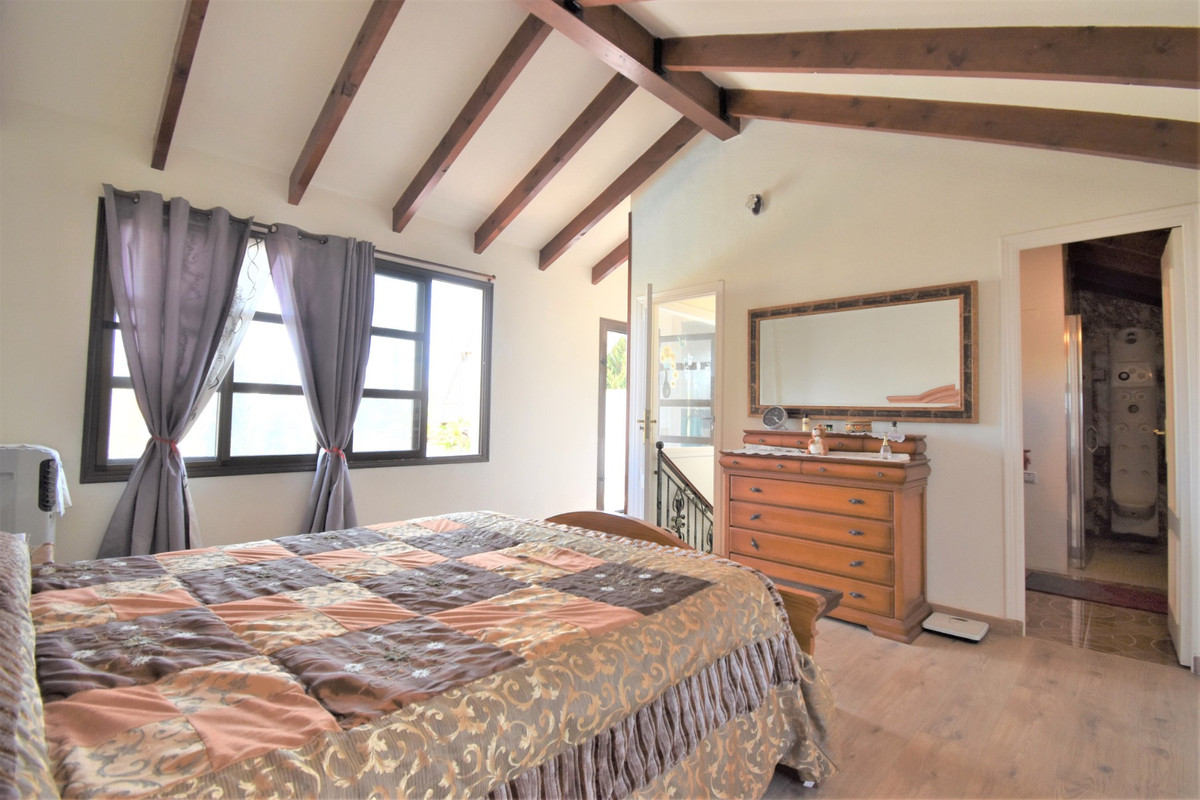 Se vende Villa - Chalet de 4 dormitorios en Costa Blanca, Alicante, España