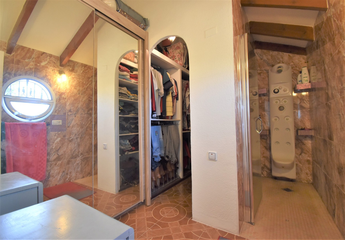 Se vende Villa - Chalet de 4 dormitorios en Costa Blanca, Alicante, España