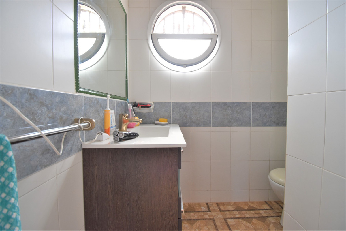 Se vende Villa - Chalet de 4 dormitorios en Costa Blanca, Alicante, España