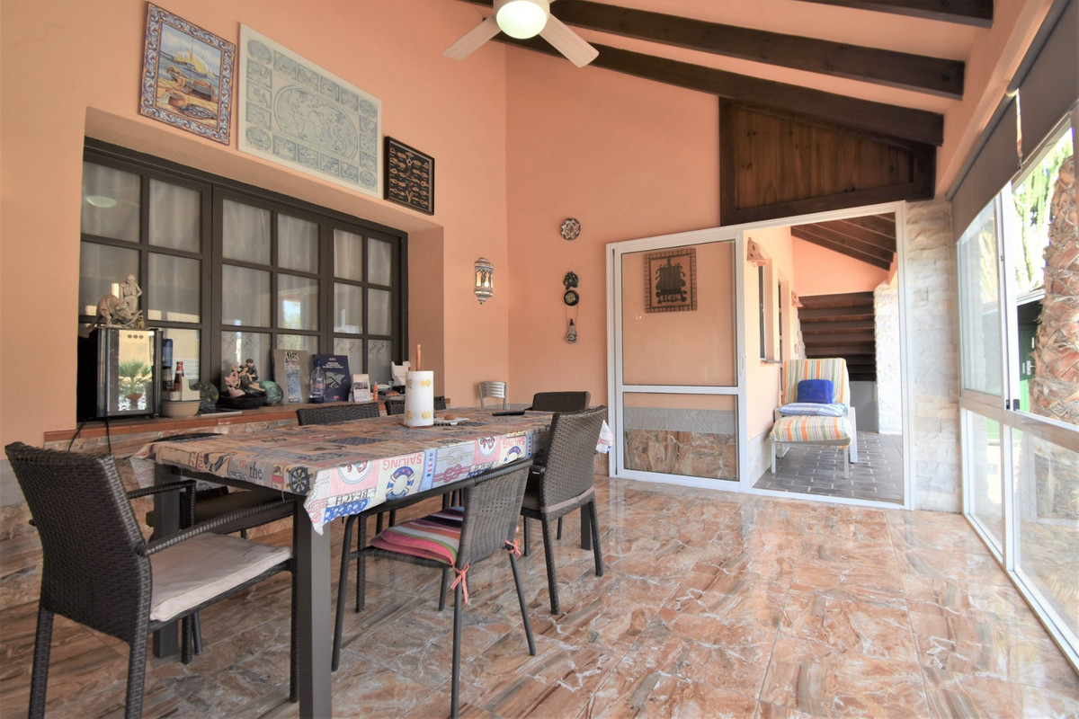 Se vende Villa - Chalet de 4 dormitorios en Costa Blanca, Alicante, España