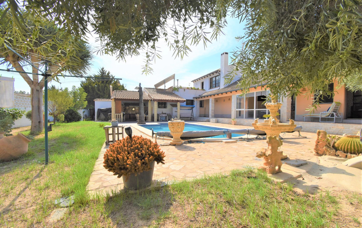 Se vende Villa - Chalet de 4 dormitorios en Costa Blanca, Alicante, España