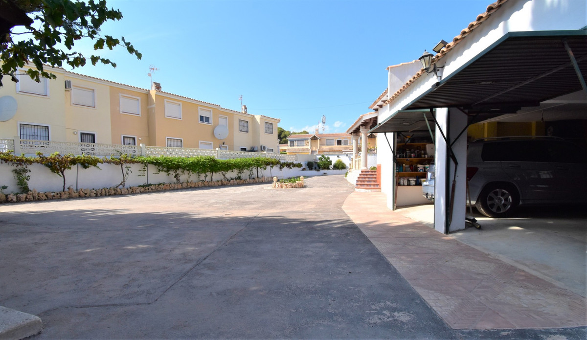 Se vende Villa - Chalet de 4 dormitorios en Costa Blanca, Alicante, España