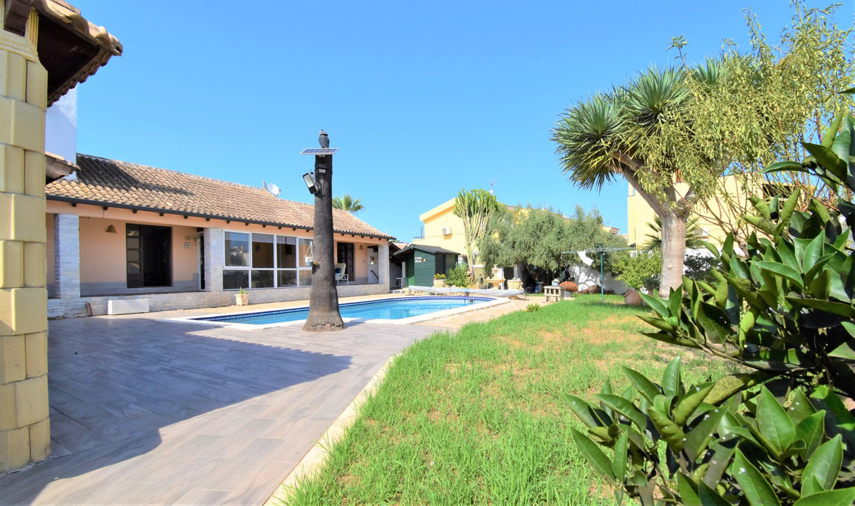 Se vende Villa - Chalet de 4 dormitorios en Costa Blanca, Alicante, España