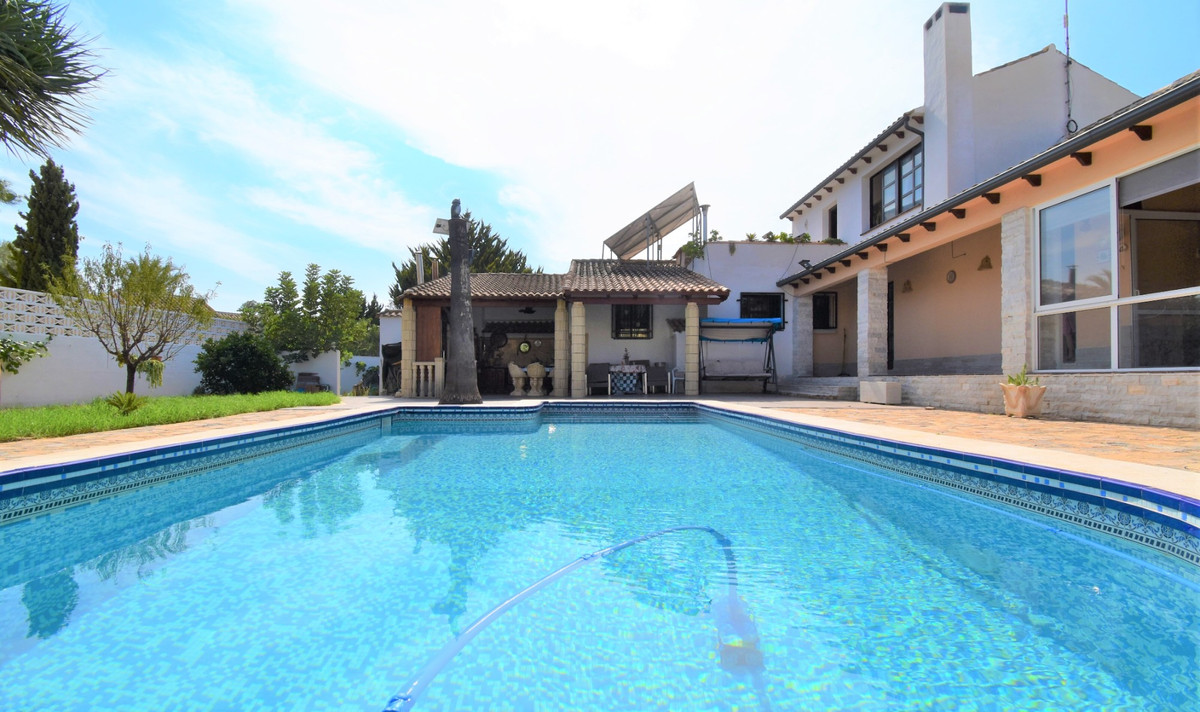 Se vende Villa - Chalet de 4 dormitorios en Costa Blanca, Alicante, España