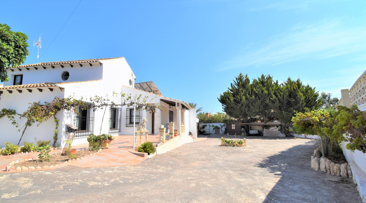 Se vende Villa - Chalet de 4 dormitorios en Costa Blanca, Alicante, España