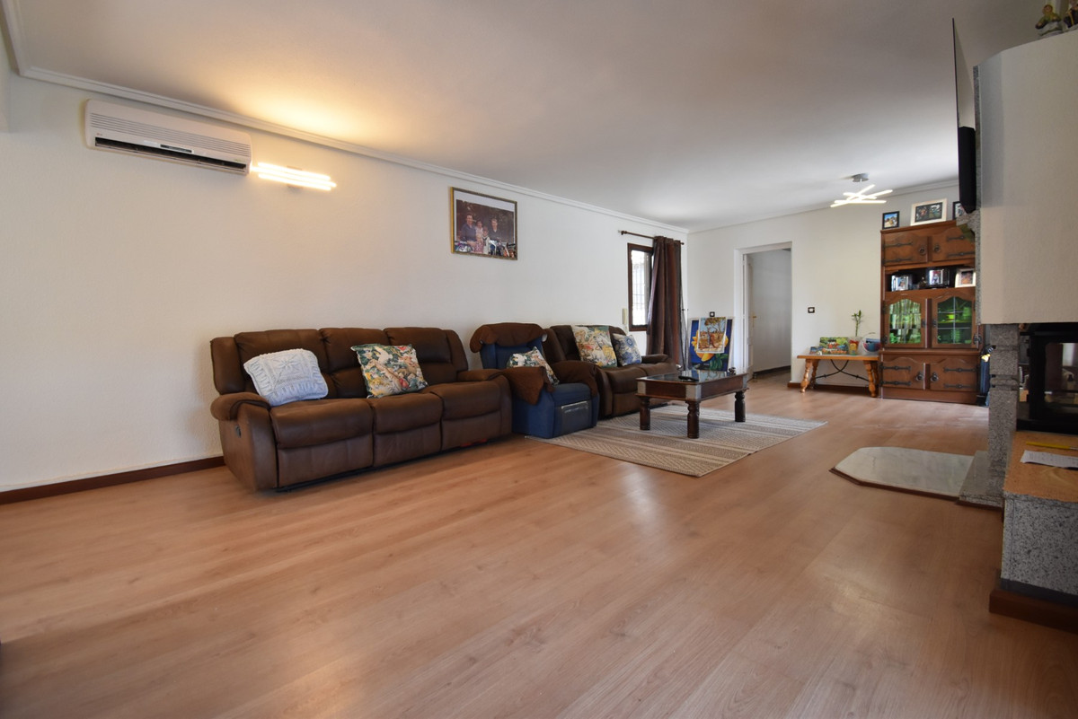 Se vende Villa - Chalet de 4 dormitorios en Costa Blanca, Alicante, España