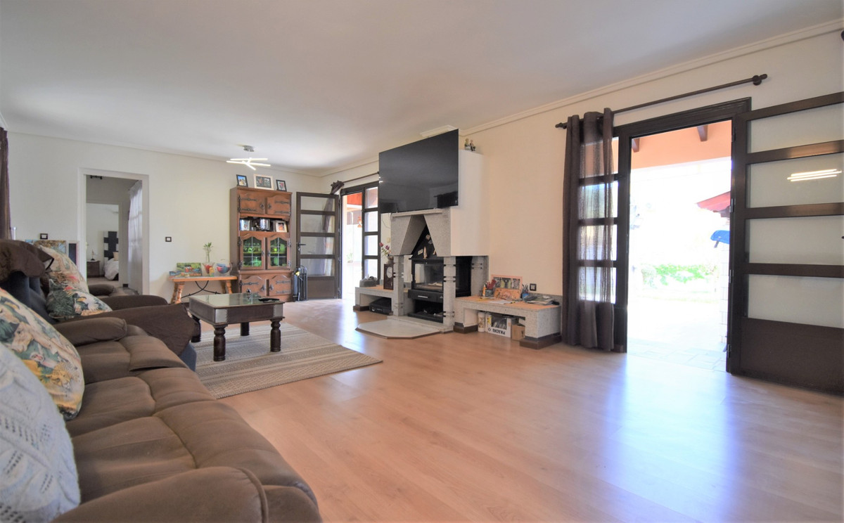 Se vende Villa - Chalet de 4 dormitorios en Costa Blanca, Alicante, España