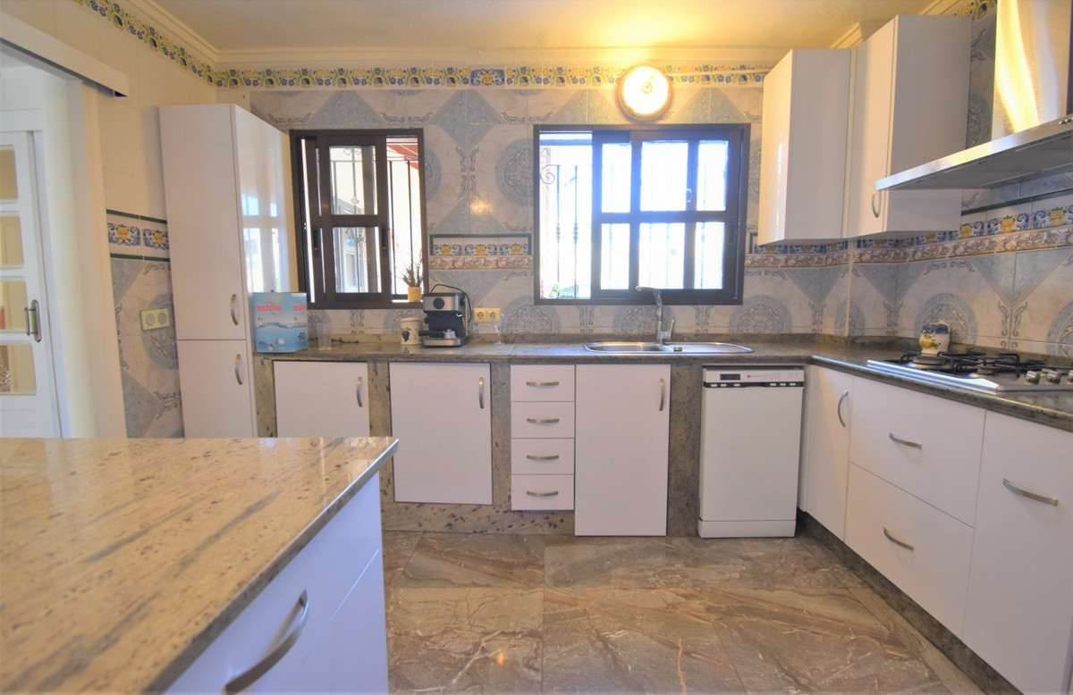 Se vende Villa - Chalet de 4 dormitorios en Costa Blanca, Alicante, España