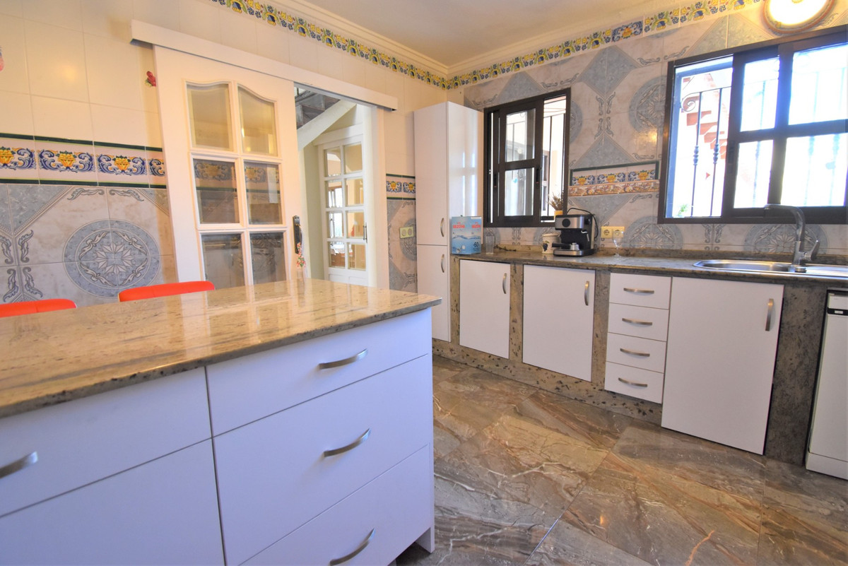 Se vende Villa - Chalet de 4 dormitorios en Costa Blanca, Alicante, España