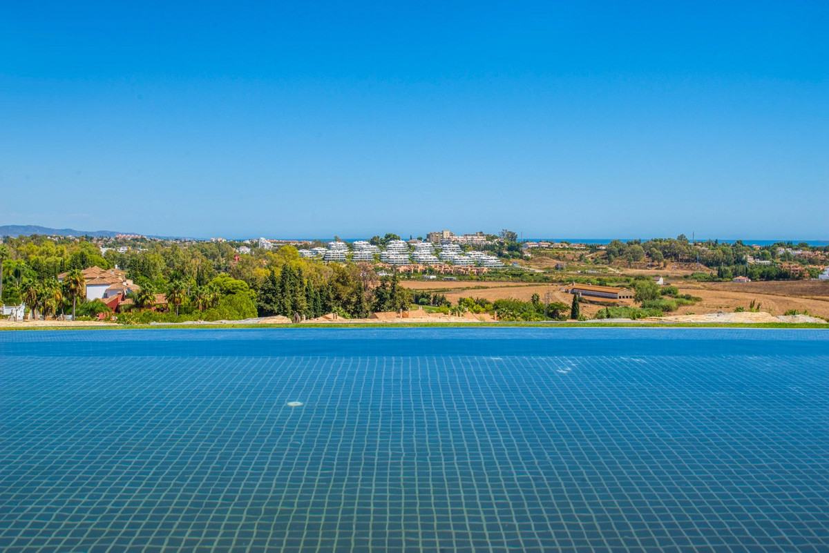 3 Bed Apartment for sale in El Paraiso Costa Del Sol, Málaga, Spain