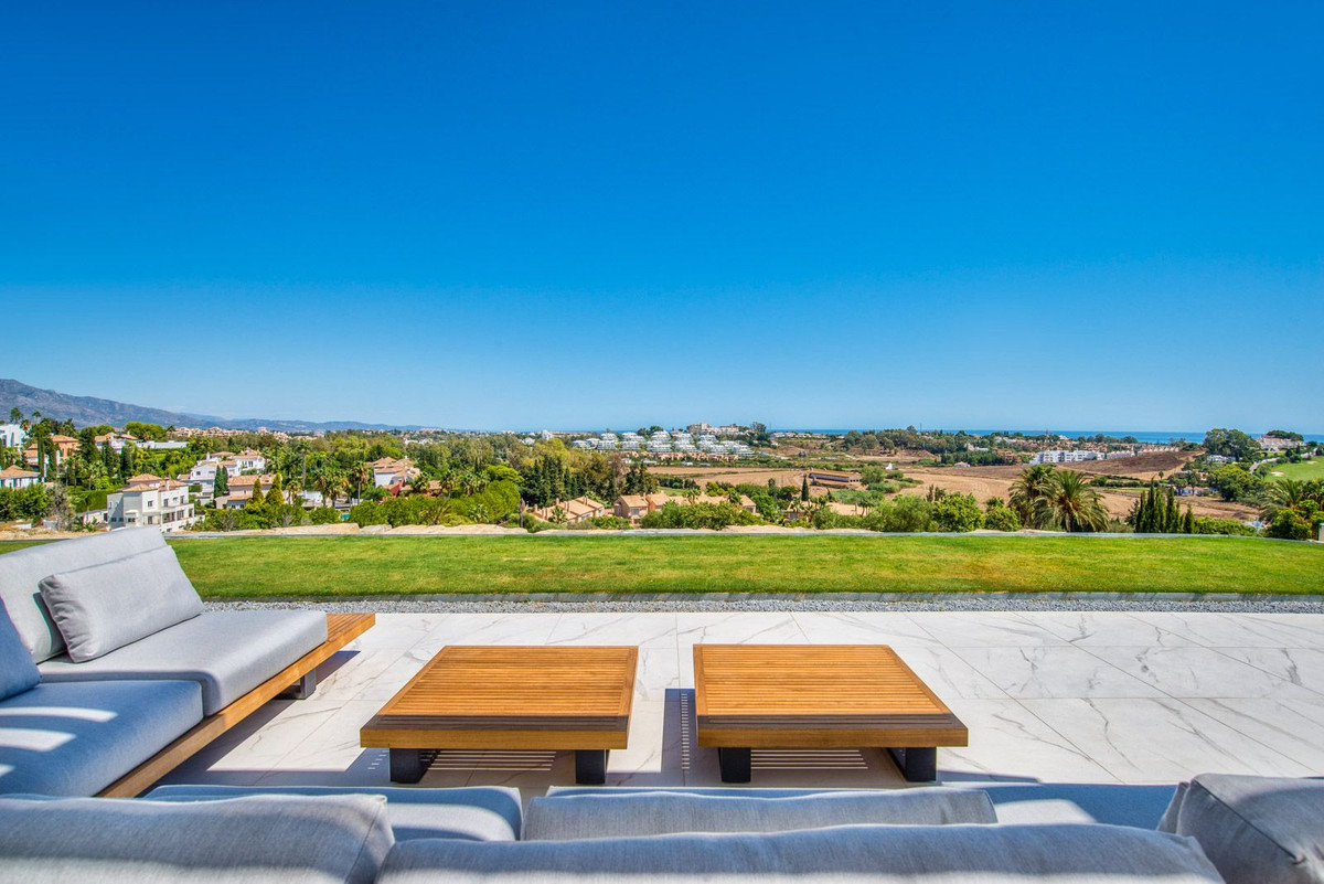 3 Bed Apartment for sale in El Paraiso Costa Del Sol, Málaga, Spain