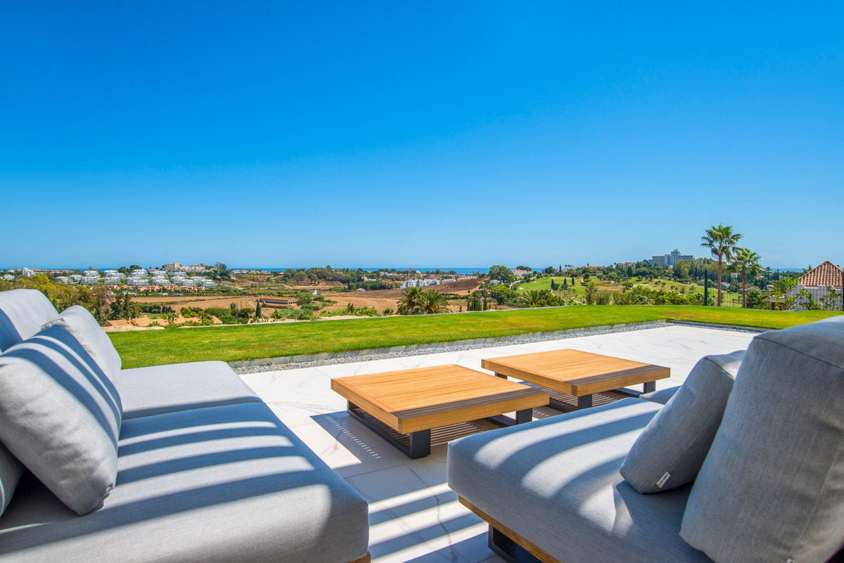 3 Bed Apartment for sale in El Paraiso Costa Del Sol, Málaga, Spain
