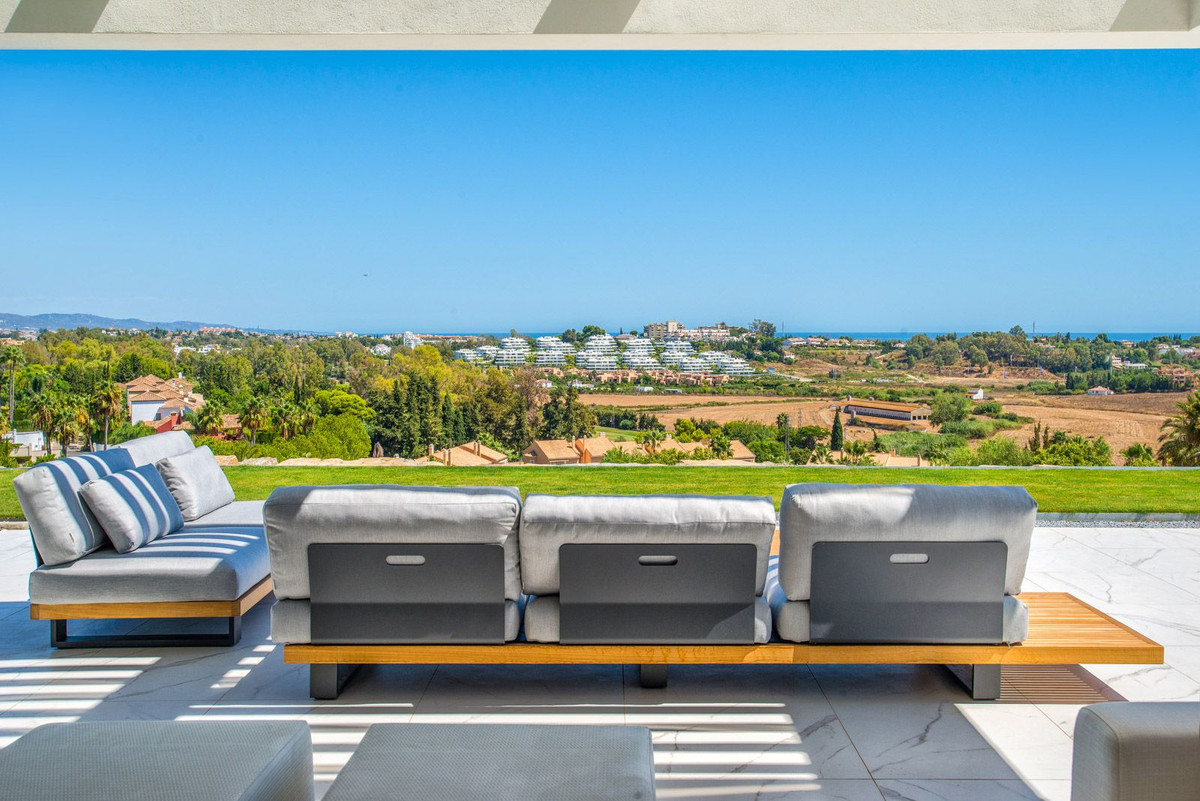 3 Bed Apartment for sale in El Paraiso Costa Del Sol, Málaga, Spain