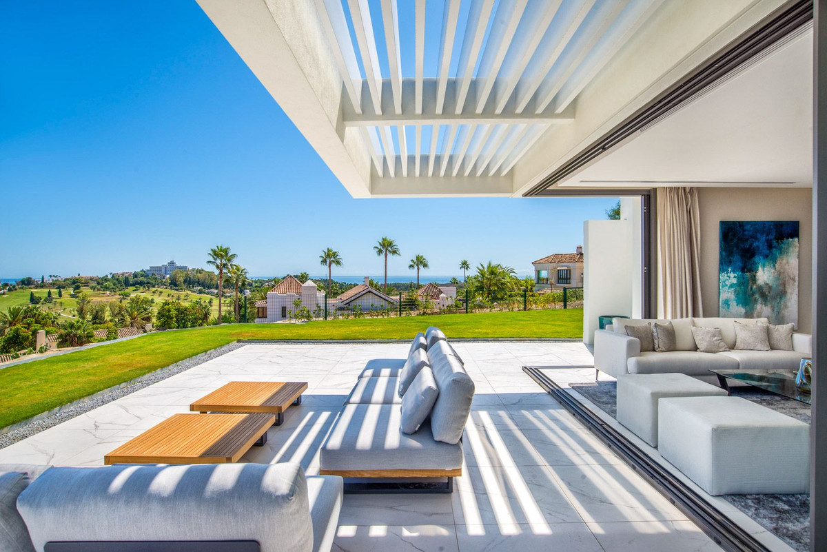 3 Bed Apartment for sale in El Paraiso Costa Del Sol, Málaga, Spain
