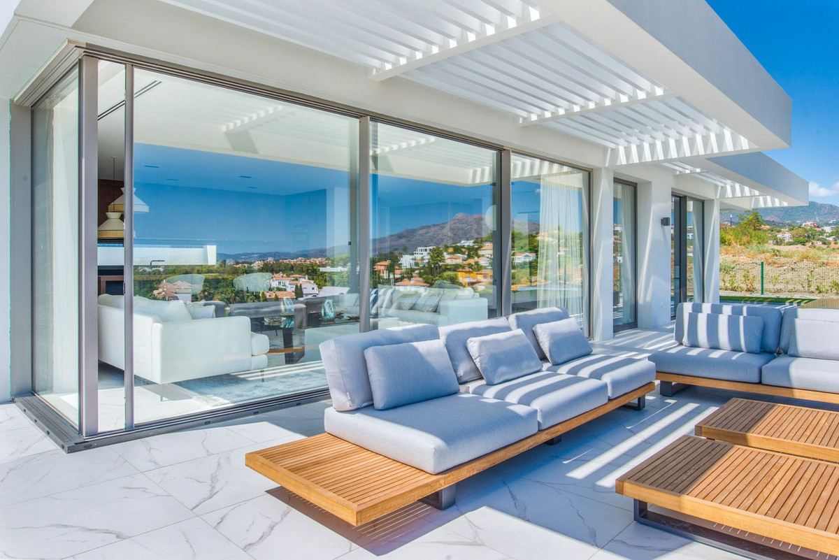 3 Bed Apartment for sale in El Paraiso Costa Del Sol, Málaga, Spain