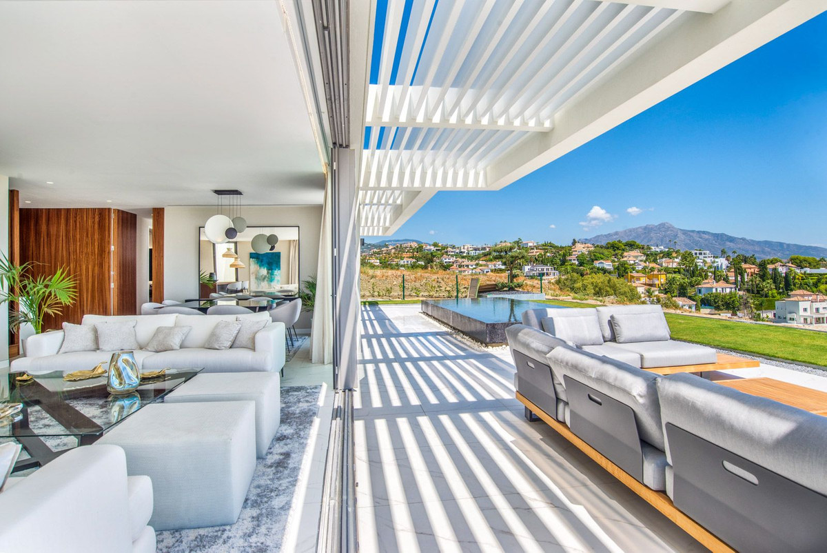 3 Bed Apartment for sale in El Paraiso Costa Del Sol, Málaga, Spain