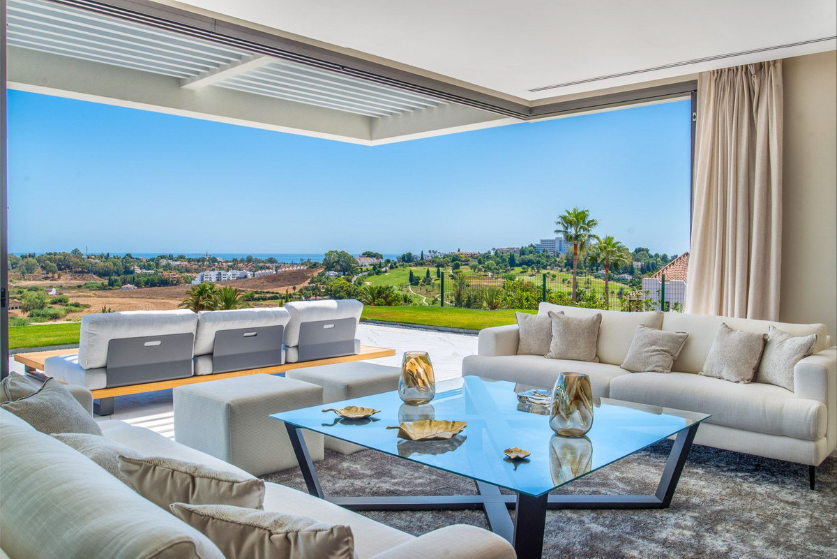 3 Bed Apartment for sale in El Paraiso Costa Del Sol, Málaga, Spain