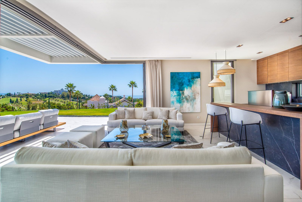 3 Bed Apartment for sale in El Paraiso Costa Del Sol, Málaga, Spain