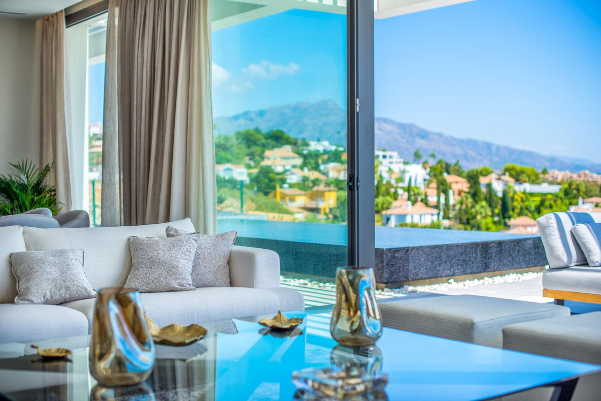 3 Bed Apartment for sale in El Paraiso Costa Del Sol, Málaga, Spain