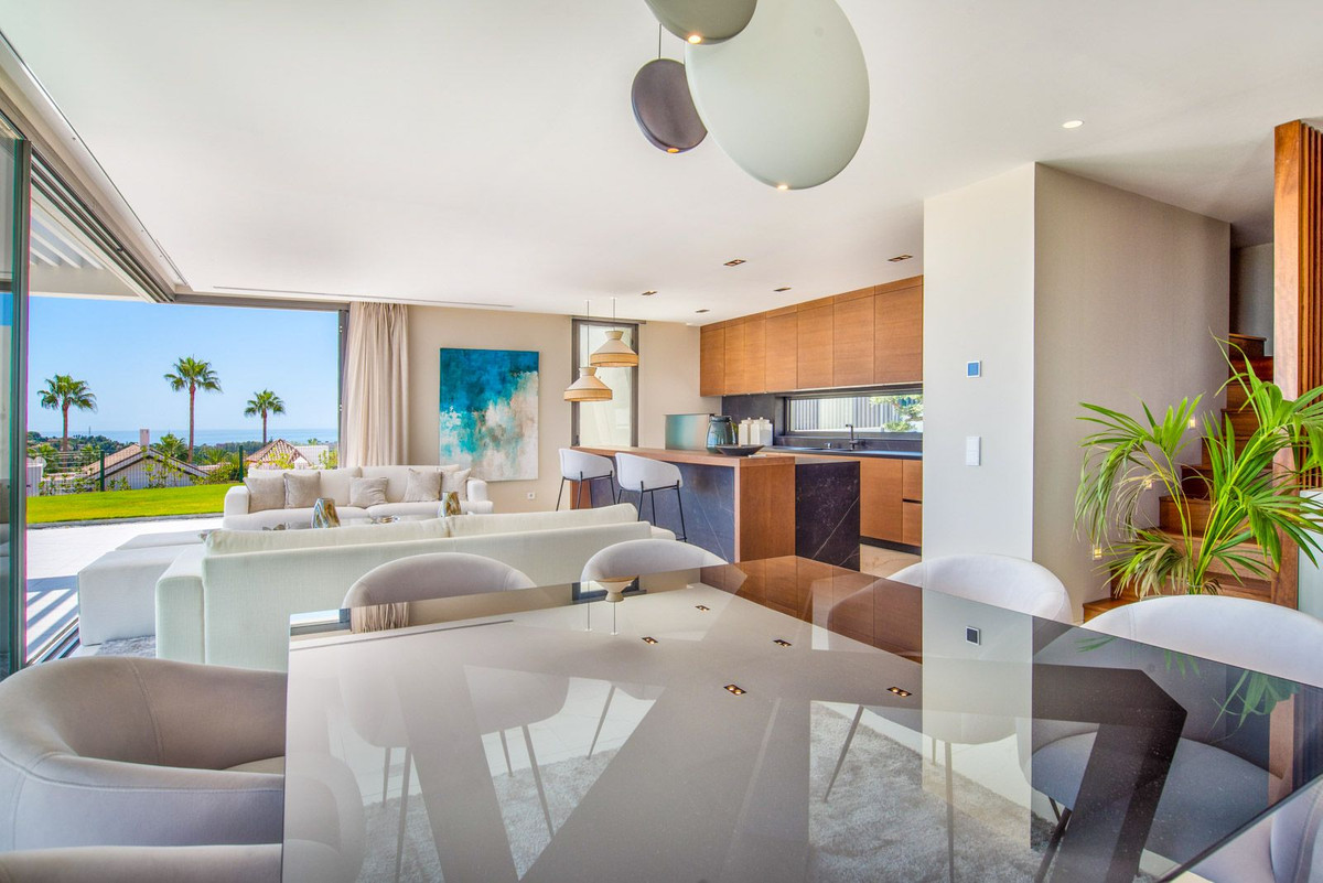 3 Bed Apartment for sale in El Paraiso Costa Del Sol, Málaga, Spain