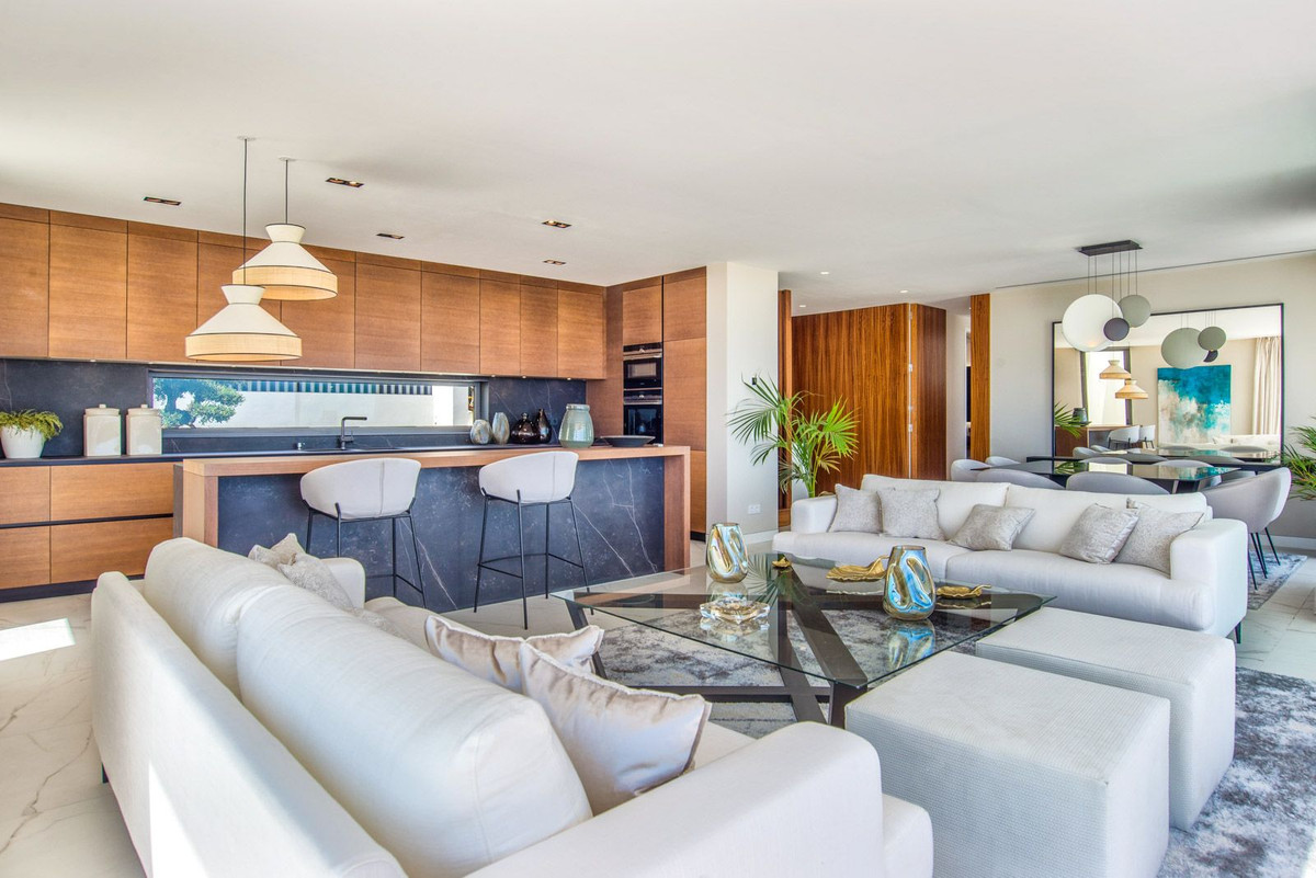 3 Bed Apartment for sale in El Paraiso Costa Del Sol, Málaga, Spain