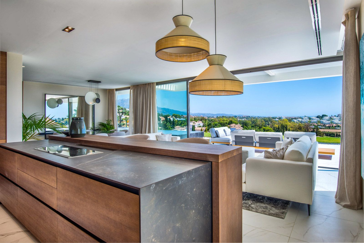 3 Bed Apartment for sale in El Paraiso Costa Del Sol, Málaga, Spain