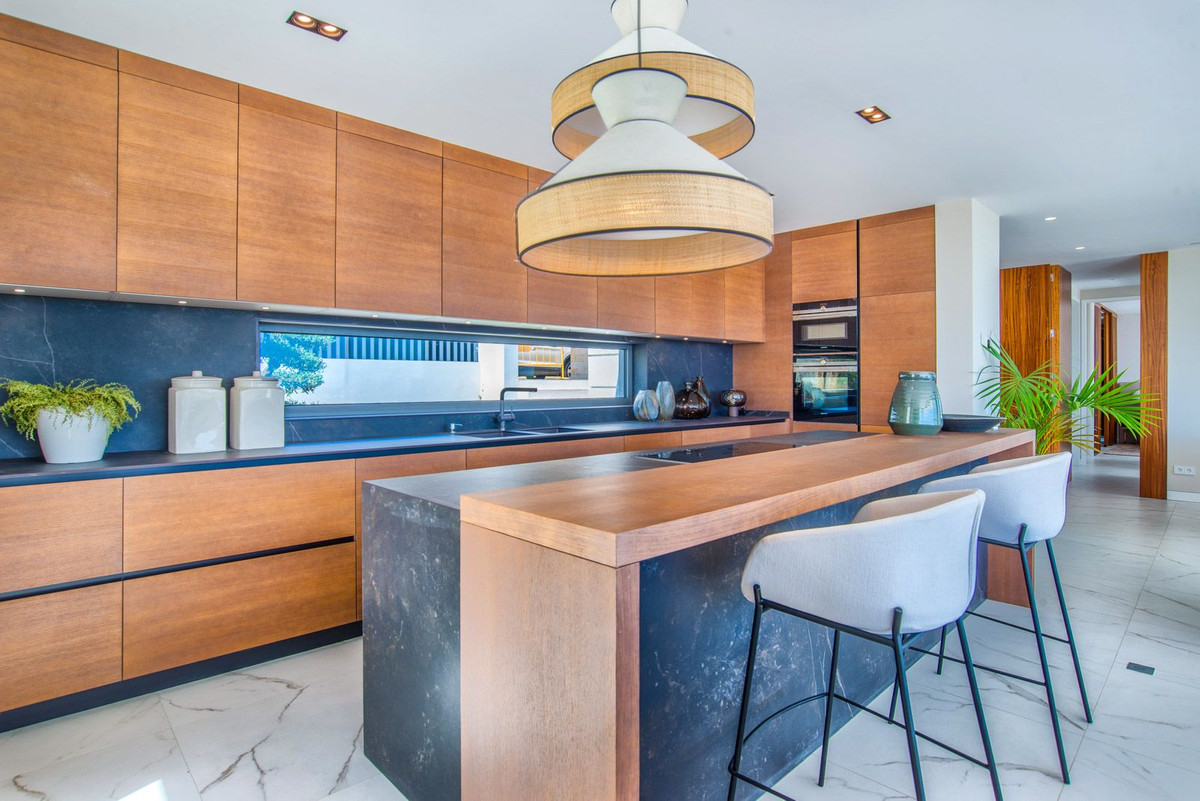 3 Bed Apartment for sale in El Paraiso Costa Del Sol, Málaga, Spain