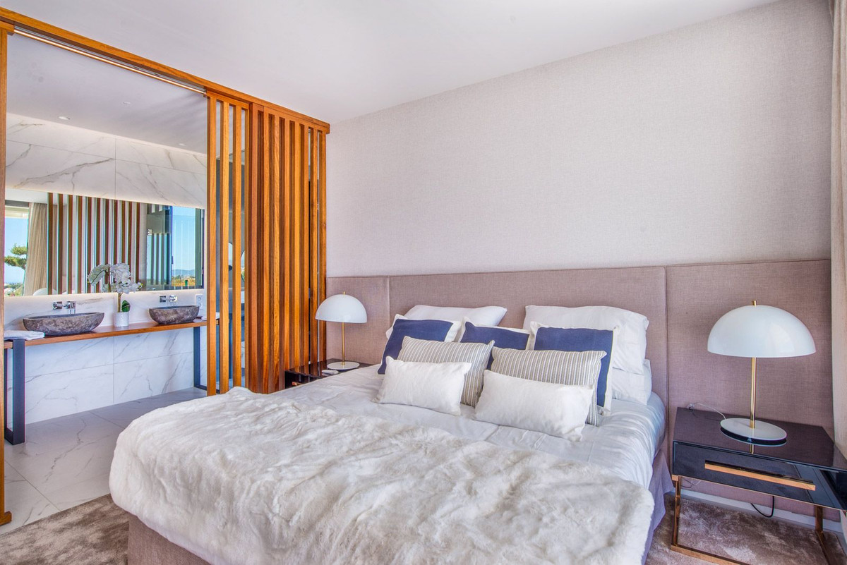 3 Bed Apartment for sale in El Paraiso Costa Del Sol, Málaga, Spain