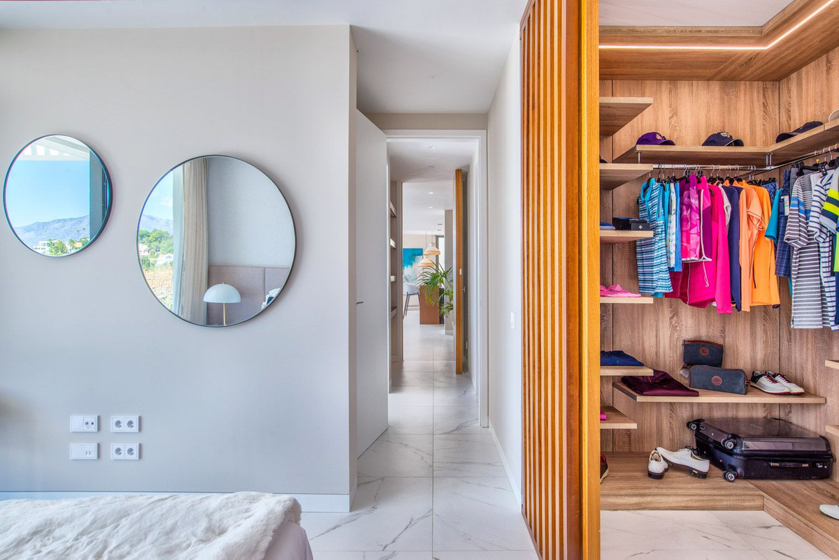 3 Bed Apartment for sale in El Paraiso Costa Del Sol, Málaga, Spain