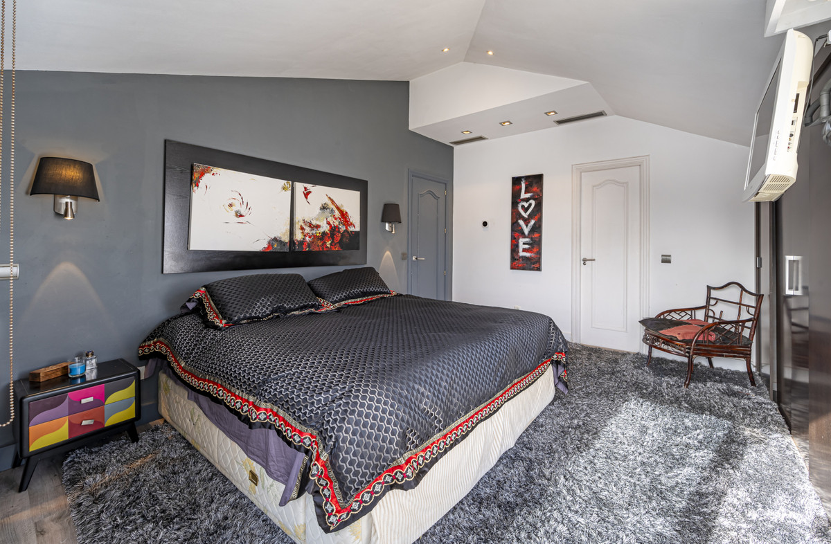 2 Bed Apartment for sale in The Golden Mile Costa Del Sol, Málaga, Spain