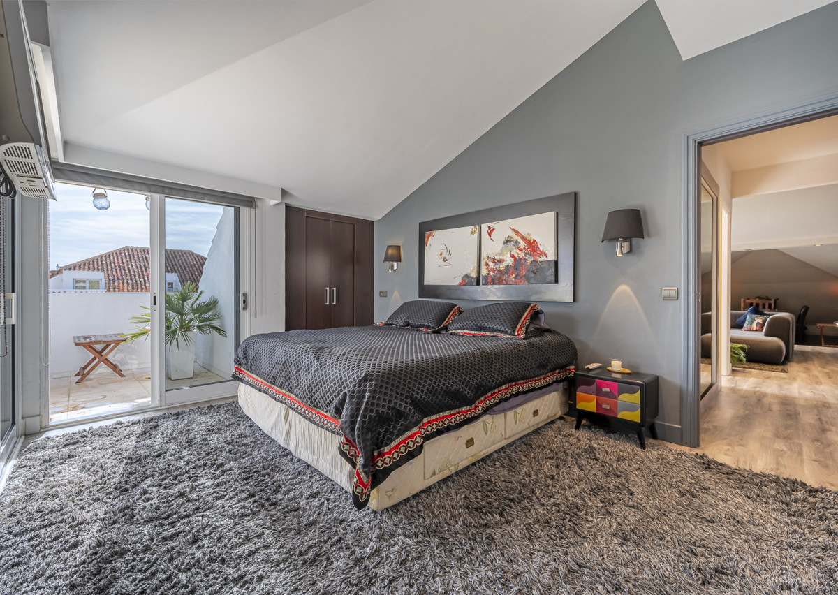 2 Bed Apartment for sale in The Golden Mile Costa Del Sol, Málaga, Spain