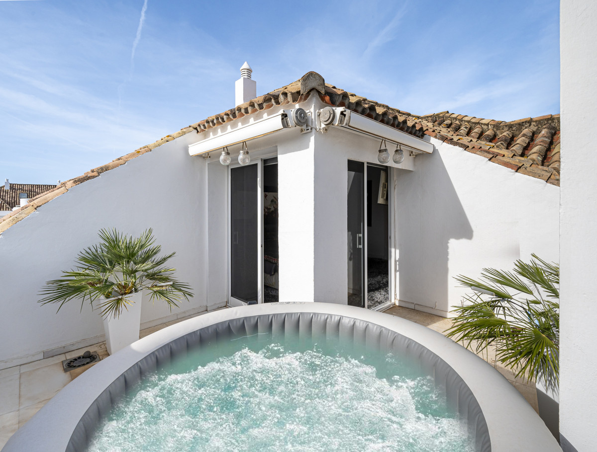 2 Bed Apartment for sale in The Golden Mile Costa Del Sol, Málaga, Spain