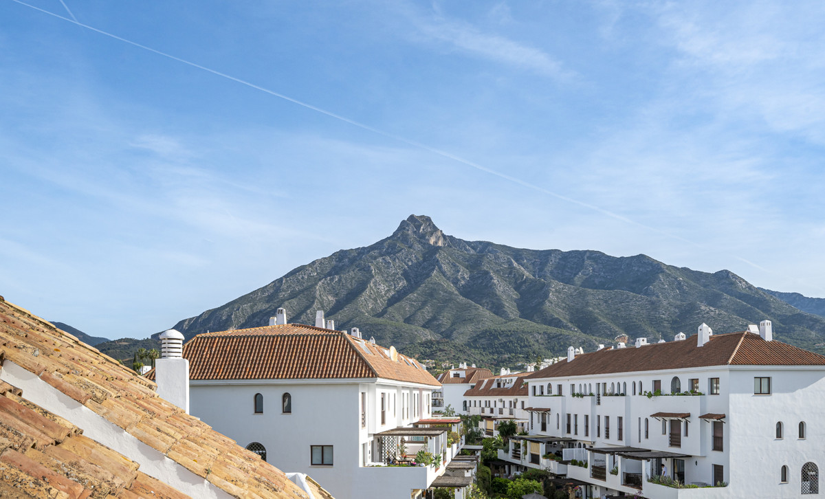 2 Bed Apartment for sale in The Golden Mile Costa Del Sol, Málaga, Spain