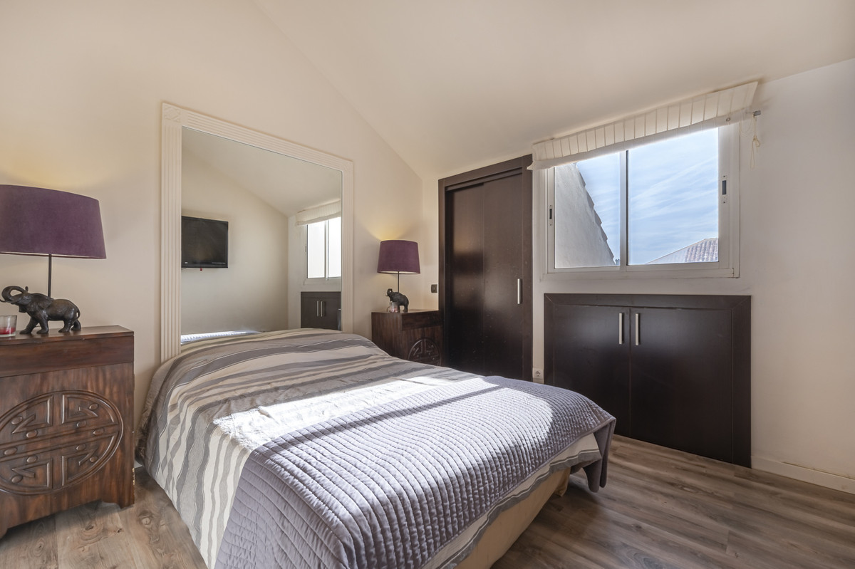 2 Bed Apartment for sale in The Golden Mile Costa Del Sol, Málaga, Spain