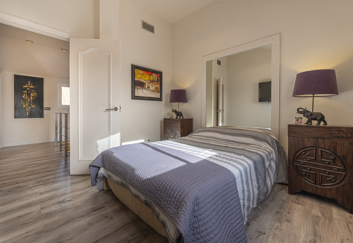 2 Bed Apartment for sale in The Golden Mile Costa Del Sol, Málaga, Spain