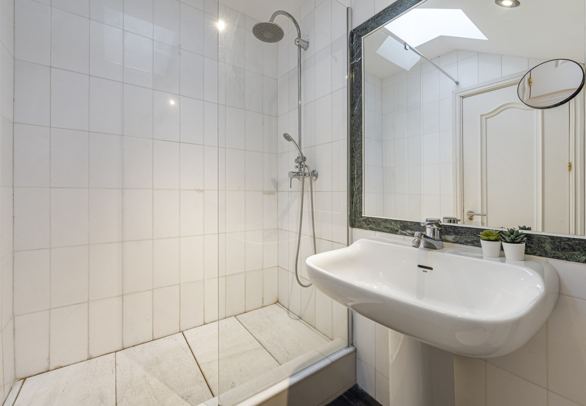 2 Bed Apartment for sale in The Golden Mile Costa Del Sol, Málaga, Spain