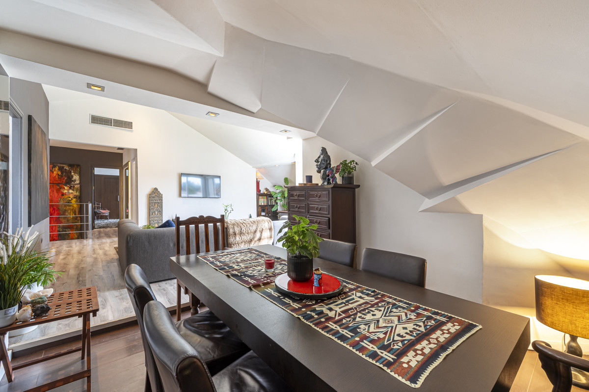 2 Bed Apartment for sale in The Golden Mile Costa Del Sol, Málaga, Spain