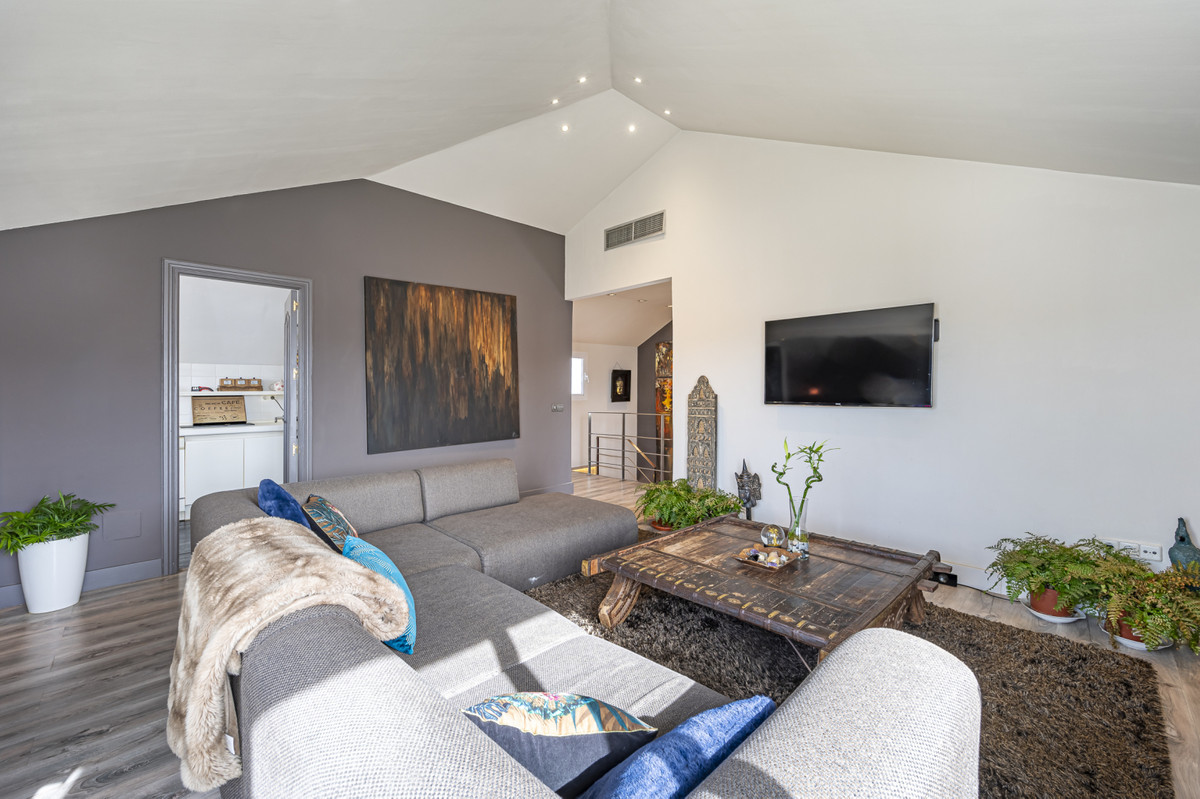 2 Bed Apartment for sale in The Golden Mile Costa Del Sol, Málaga, Spain