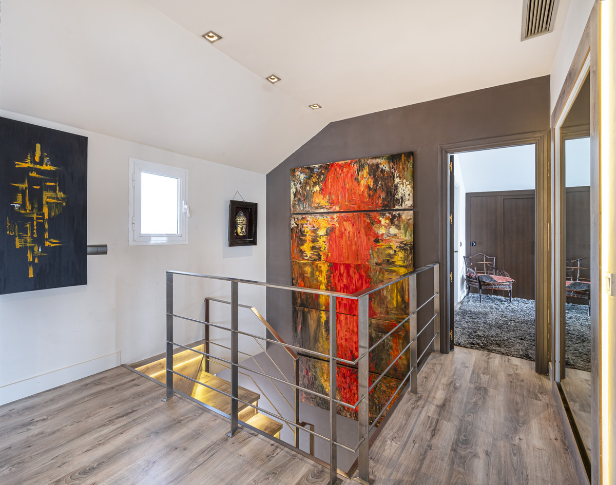 2 Bed Apartment for sale in The Golden Mile Costa Del Sol, Málaga, Spain