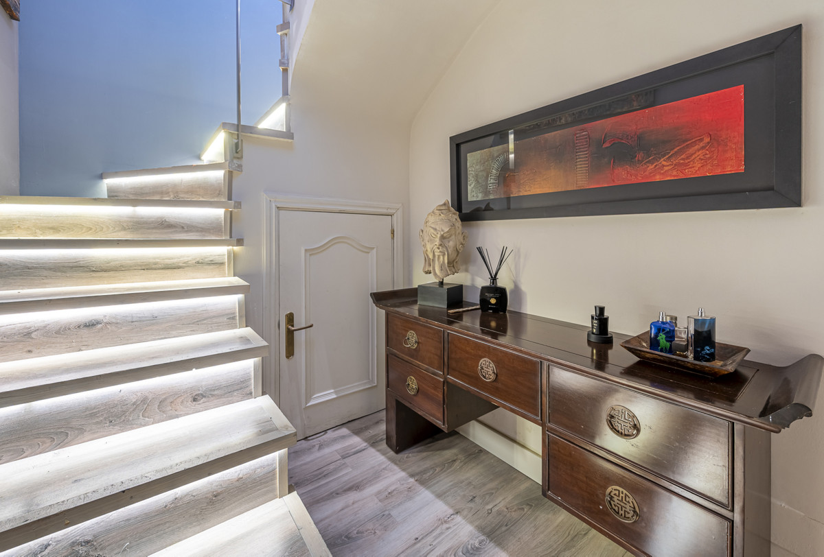 2 Bed Apartment for sale in The Golden Mile Costa Del Sol, Málaga, Spain
