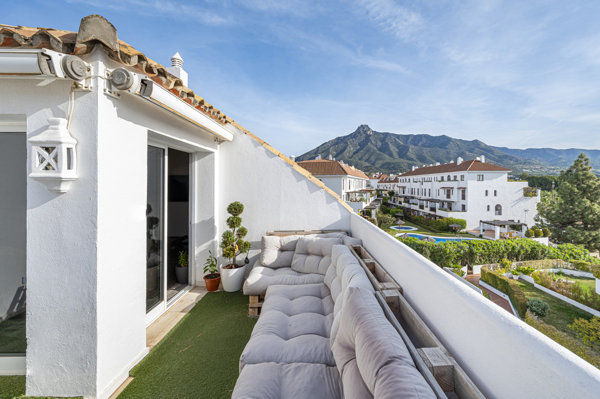 2 Bed Apartment for sale in The Golden Mile Costa Del Sol, Málaga, Spain