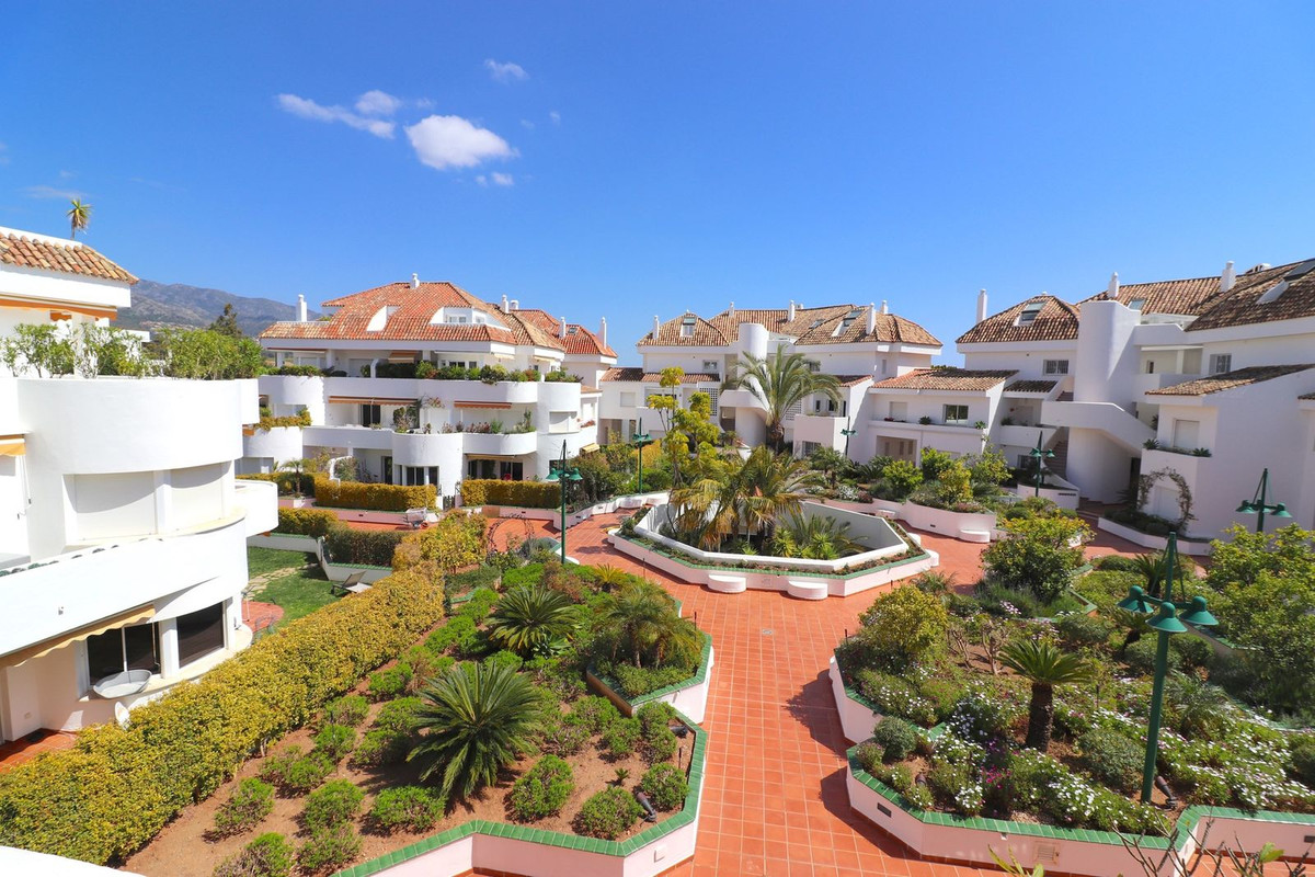 2 Bed Apartment for sale in The Golden Mile Costa Del Sol, Málaga, Spain