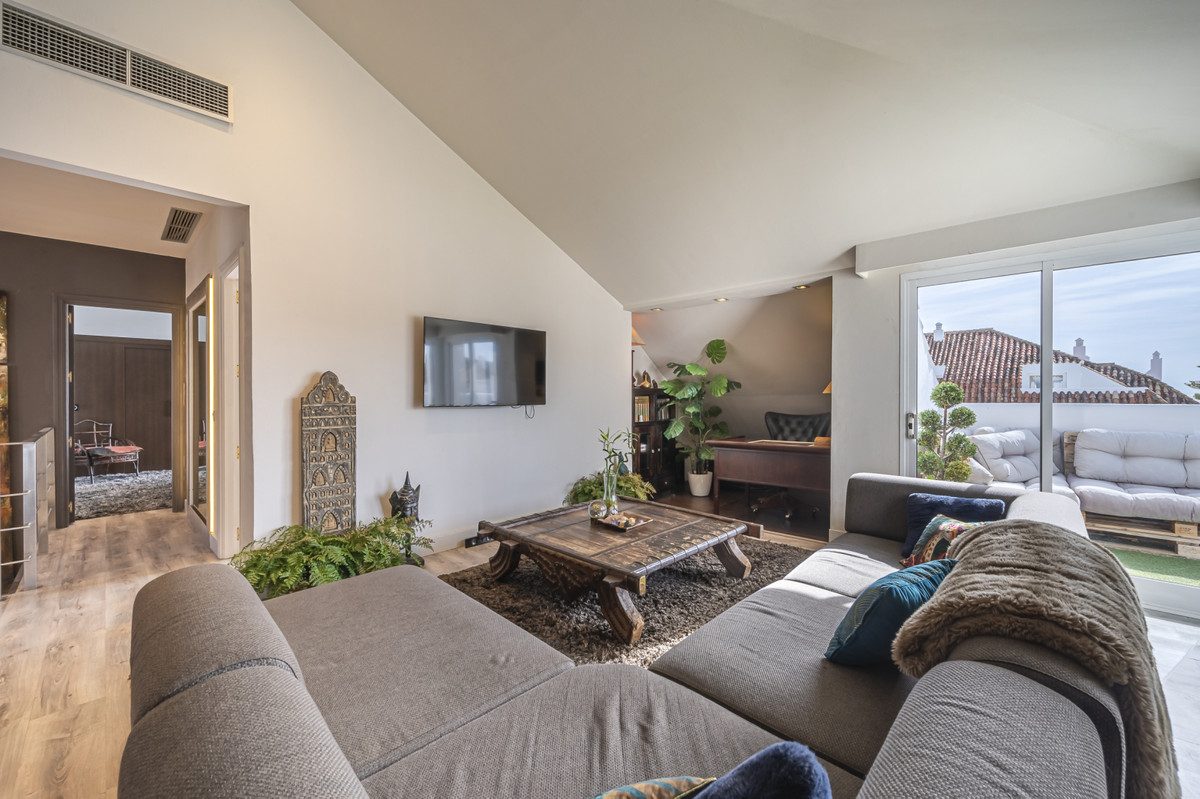 2 Bed Apartment for sale in The Golden Mile Costa Del Sol, Málaga, Spain