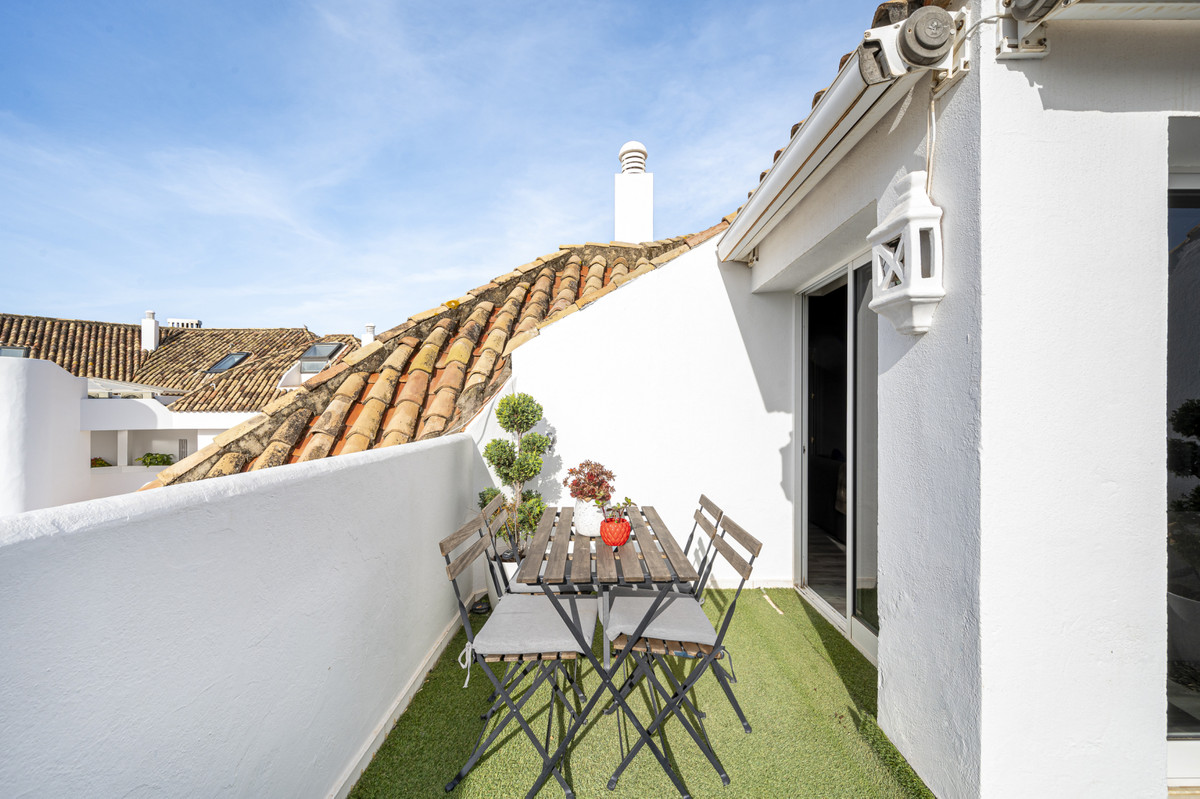 2 Bed Apartment for sale in The Golden Mile Costa Del Sol, Málaga, Spain