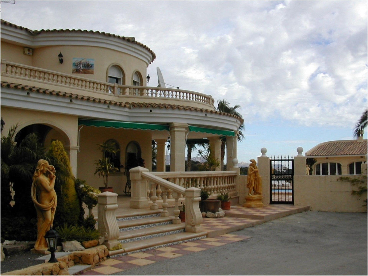 1 Bed Townhouse for sale in Lalfás Del Pi Costa Blanca, Alicante, Spain