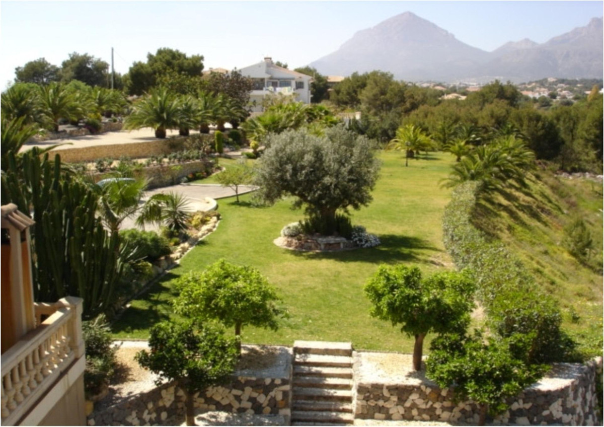 1 Bed Townhouse for sale in Lalfás Del Pi Costa Blanca, Alicante, Spain